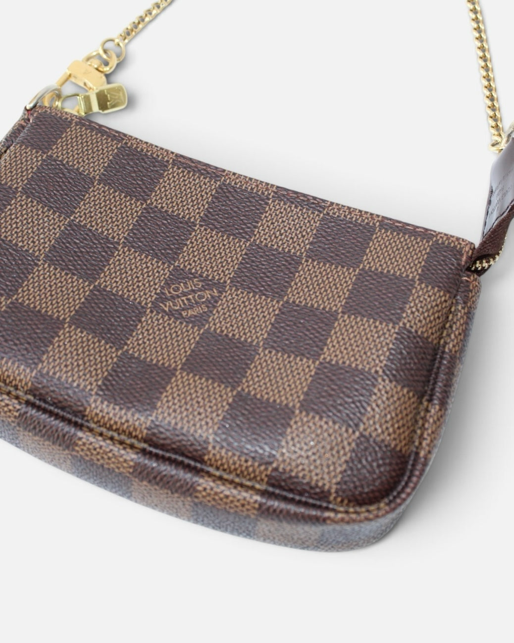Bolso de mano Hibiscx's Archive Louis Vuitton con patrón Damier Ebene café y cadena dorada elegante