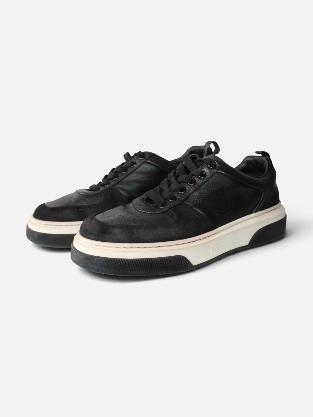 Tenis de lujo Hibiscx's Archive Salvatore Ferragamo en piel y gamuza negra con suela de plataforma bicolor