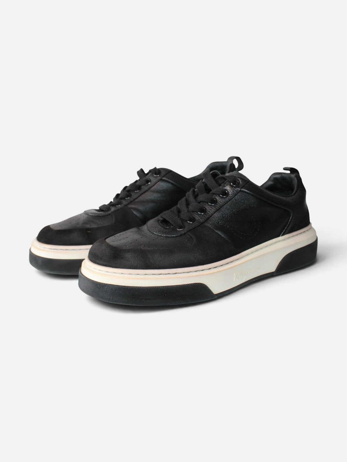 Tenis de lujo Hibiscx's Archive Salvatore Ferragamo en piel y gamuza negra con suela de plataforma bicolor